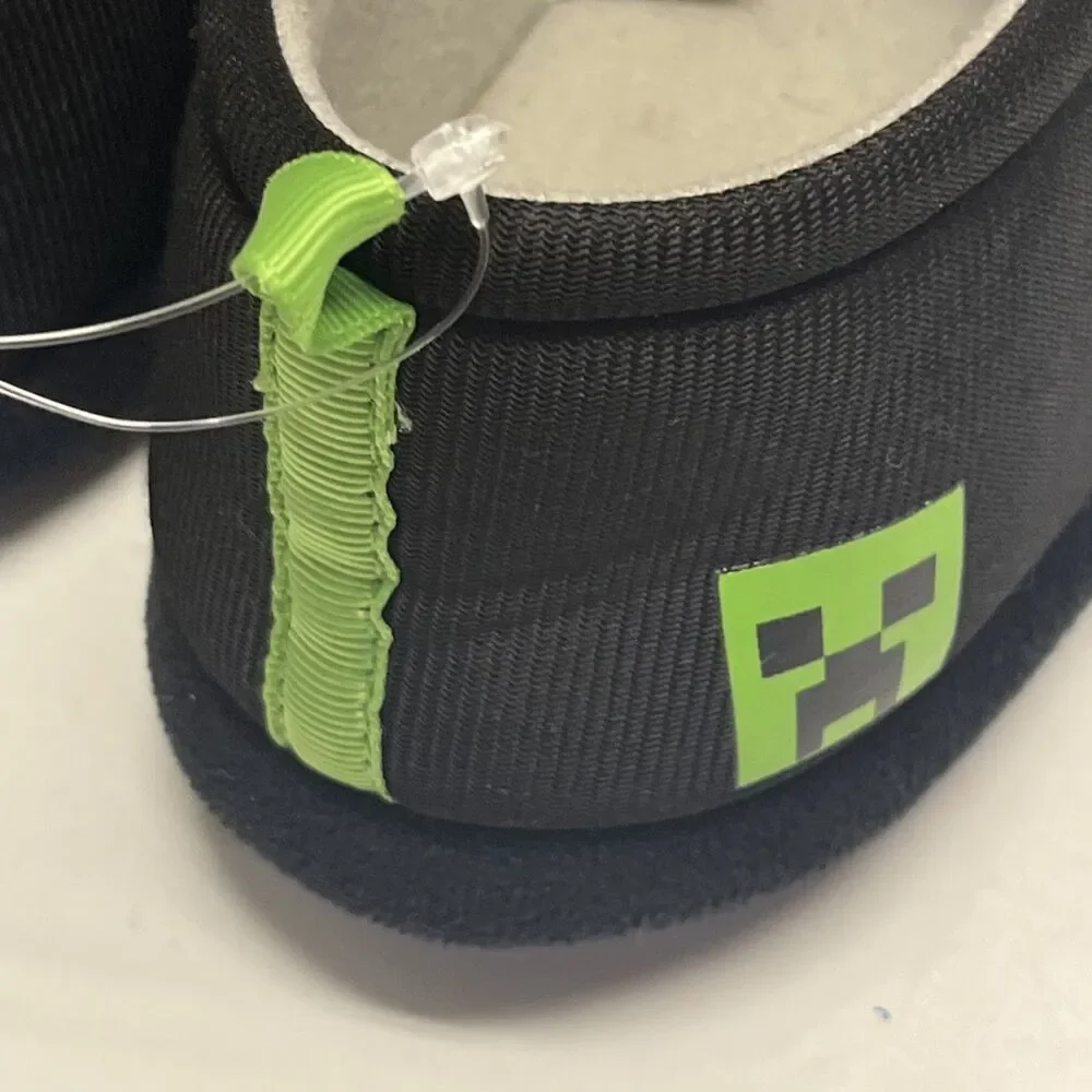 Boys Minecraft Creeper License Slippers Easy On/Off Slip-On Style Size 4/5 NWOT